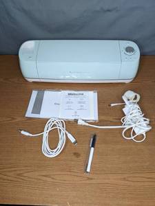 lot 114 image: Cricut Explore Air 2 Craft-Cutting Machine - Mint