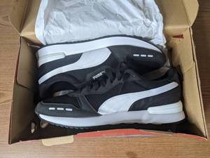 lot 80 image: PUMA Mens R78 Sneaker - Size 12