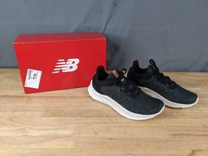 lot 49 image: New Balance Mens Fresh Foam Roav v2 Running Shoe Size 9.5