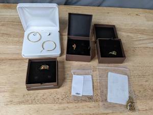 lot 189 image: 6 Piece Collection of Jewelry 1 Pair Earrings, 3 Rings, 2 Pendants (10k Gold, Diamonds, Birthstones)