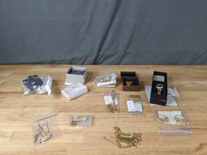 lot 291 image: Personalized Jewelry Mens and Womens Nine Items