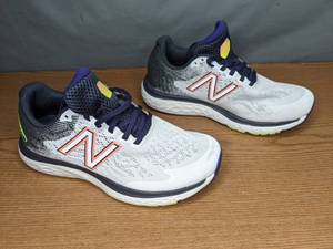 lot 210 image: New Balance Womens Fresh Foam 680v7 Running Shoe Size 6.5