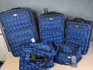 lot 171 image: American Flyer Argyle 5-Pc. Softside Wheeled Luggage Set  Blue