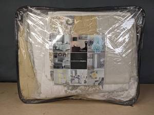 lot 172 image: Madison Park Stella 6-Pc. Coverlet Set in Yellow - FullQueen