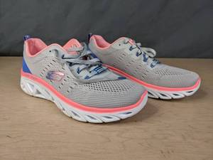 lot 167 image: Skechers Womens Glide-Step Sport Fresh Charm Sneaker in GrayMulticolor - Size 9.5