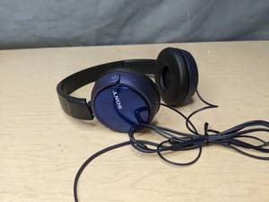 lot 322 image: Sony On-Ear Folding Wired Headphones with Inline Mic - Blue