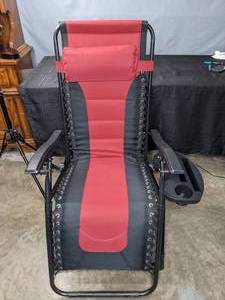 lot 414 image: Patio Premier Padded Gravity Chair