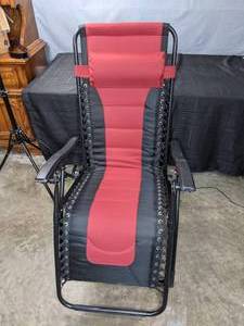 lot 415 image: Patio Premier Padded Gravity Chair
