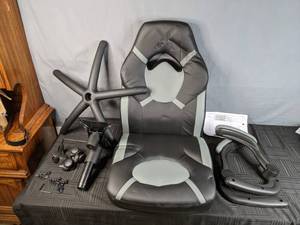 lot 457 image: X Rocker Venom Gaming Office Chair