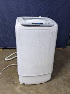 lot 464 image: Magic Chef 0.9 Cu. Ft. Compact Top-Load Washer - White