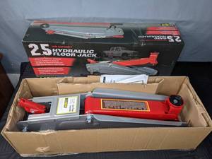 lot 475 image: Larin 2-12-Ton Hydraulic SUV Jack