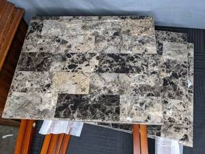 lot 485 image: Linon Marble-Look TV Tray Set - Faux Marble