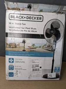 lot 523 image: BLACKDECKER 18 Pedestal Fan with Remote - Black