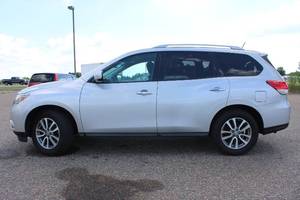 2016 Nissan Pathfinder - 4X4