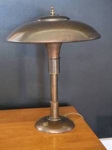 lot 8 image: Machine Age Art Deco Table Lamp