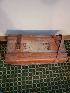 lot 52 image: Vintage Leather Medical Trunk
