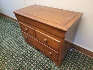 lot 60 image: Vintage Washing Dresser