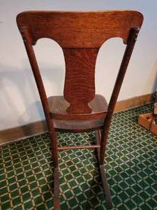 lot 33 image: Antique Tiger Oak Rocking Chair