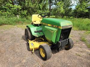 John Deere 317 46 Deck Lawn Tractor