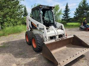 Bobcat 853 Skid Steer Loader with Bucket Attachment with Windshield, Spare TireWheel