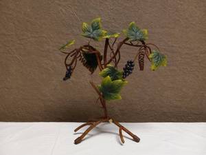 lot 30 image: ASSORTED HOME DECOR ITEMS