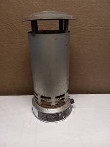 lot 32 image: COLEMAN POWERMATE PROPANE HEATER