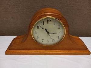 lot 44 image: VINTAGE STYLE CLOCK