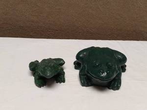 lot 75 image: RABBIT FROGS AND OLD SPICE JUG