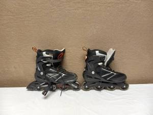 lot 81 image: PAIR OF SIZE 11 ROLLERBLADES