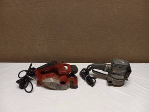 lot 60 image: (2) SKIL SANDERS