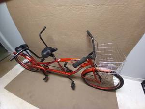 lot 104 image: BISCAYNE SUN TANDEM BIKE