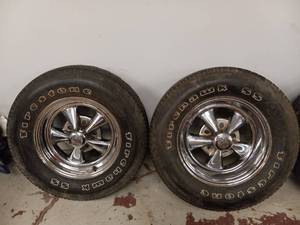 lot 119 image: (4)  CRAGAR RIMS WITH TIRES
