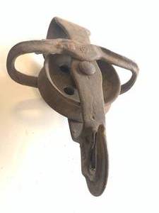 ANTIQUE BLOCK & TACKLE BARN PULLEY 11 INCH LONG