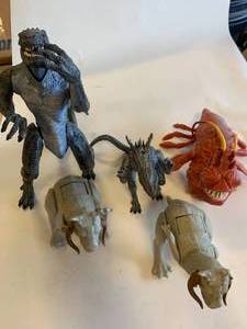 LOT OF TOY CREATURES