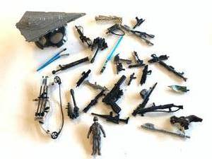 VINTAGE TOY ACCESSORY LOT