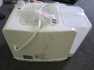 lot 44 image: mainswtays humidifier ...