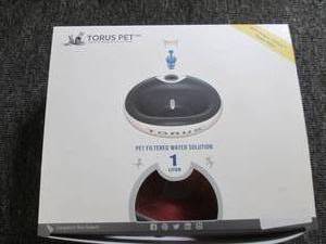 lot 176 image: pet filtered water bowl ...
