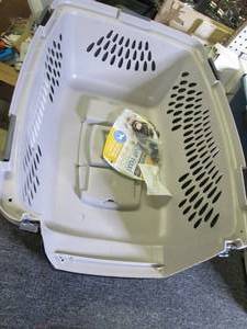 lot 184 image: pet taxi missing 1 bolt ...
