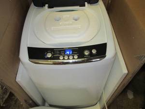 lot 202 image: black and decker 0.9cuft portable w...