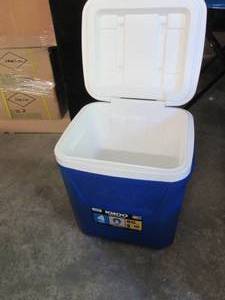 60 Quart Igloo Rolling Cooler with ...