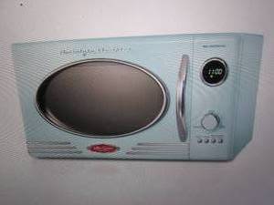 Nostalgia Retro 0.9 cu ft 800 Watt ...