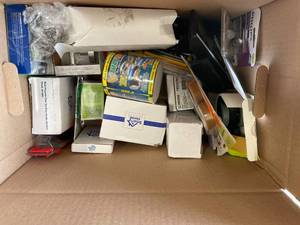 lot 28 image: Lot of miscellaneous house items