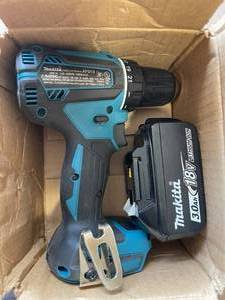 lot 31 image: Makita 18V LXT Lithium-Ion Brushless Cordless 12 in. Driver-Drill Kit, 3.0Ah