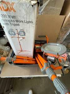 lot 70 image: LOT HDX TRIPOD WORK LIGHTS MISSING PARTS