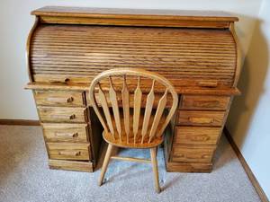 lot 100 image: Roll-top desk