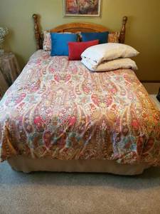 lot 112 image: Queen size bed