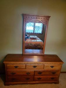 lot 120 image: Thomasville lowboy style dresser