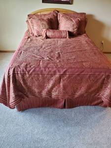 lot 122 image: Queen size bed