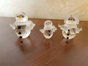lot 136 image: 3 Swarovski crystal snowman figurines