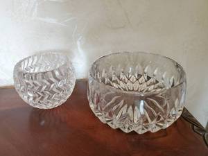 lot 142 image: 2 pieces of crystal
